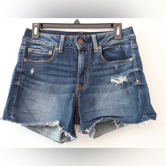 AMERICAN EAGLE OUTFITTERS Medium Wash Super Stretch Cut Off Jean Shorts sz 6 - Picture 1 of 5